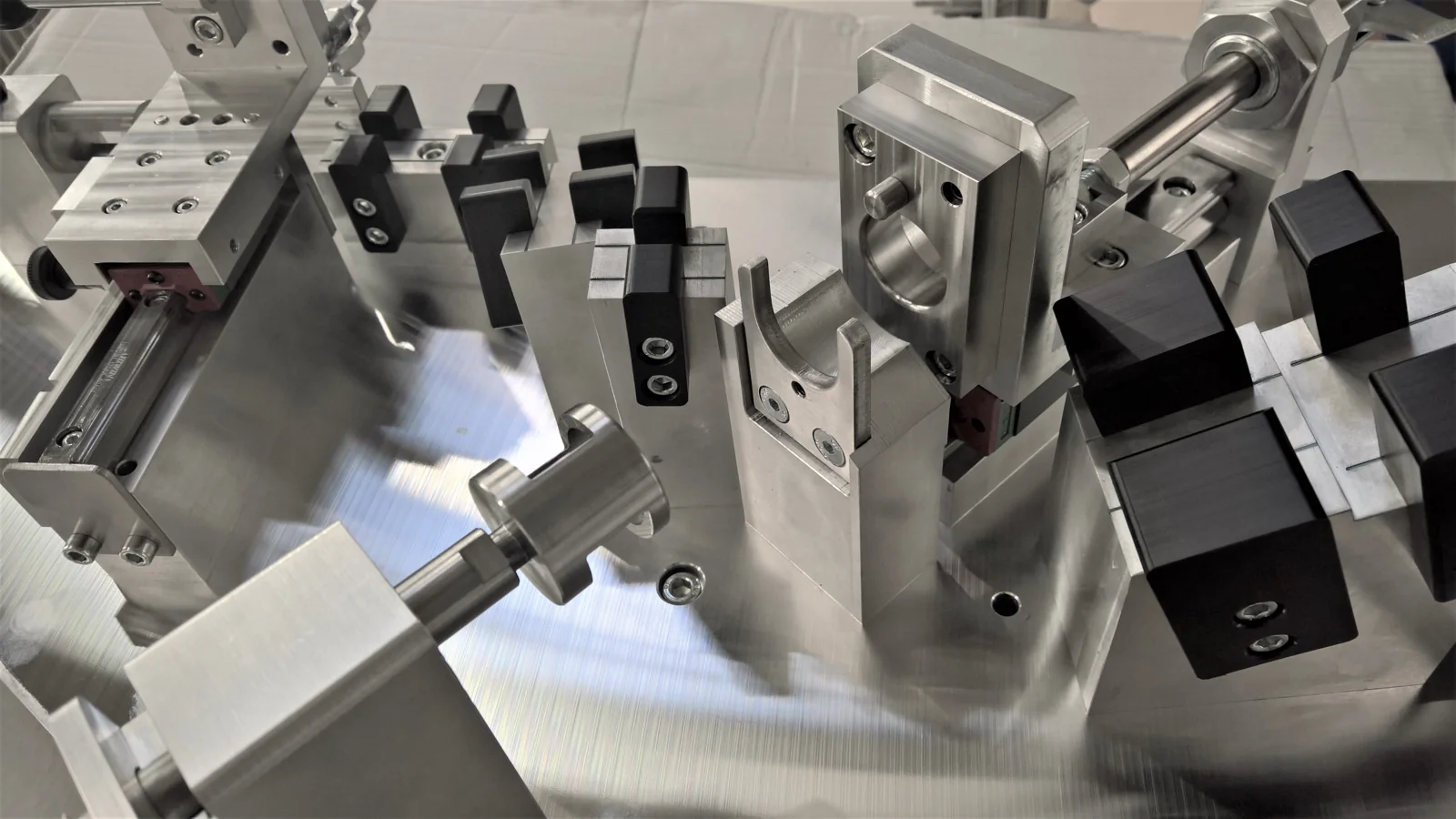 Detail kontrolního přípravku pro sestavy fluidních rozvodů