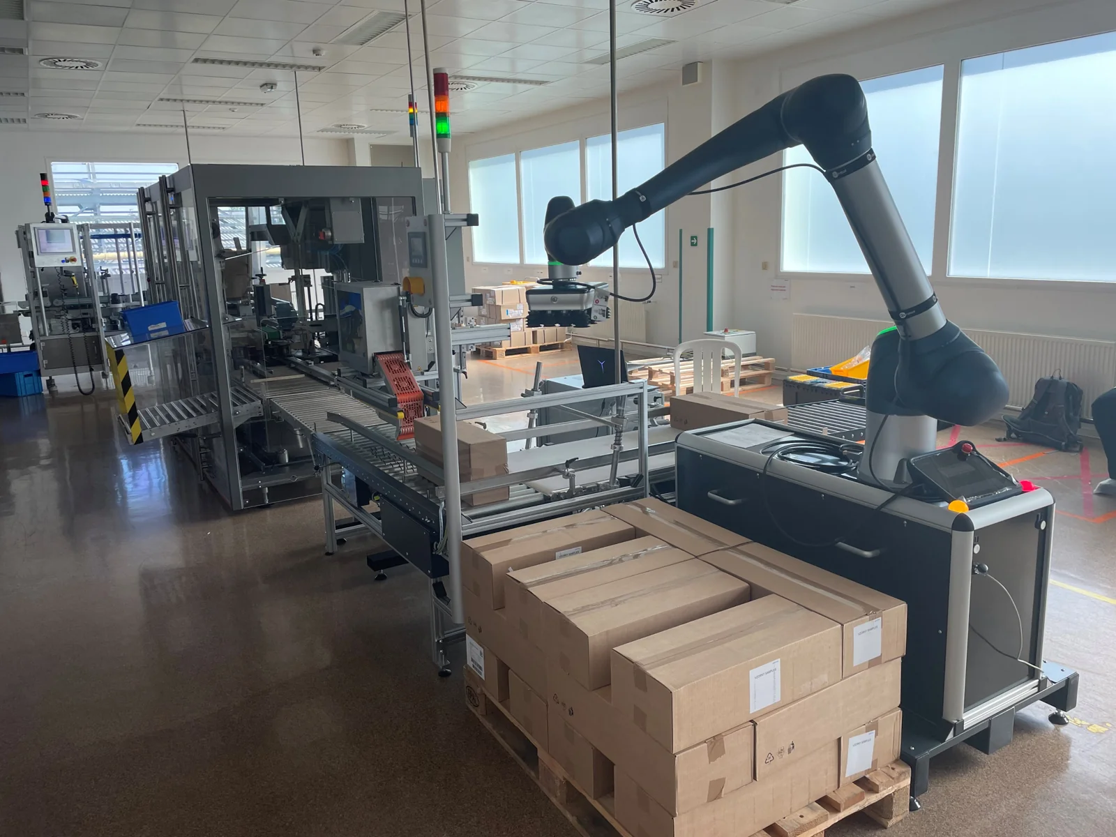 Realizované pracoviště pro robotickou paletizaci s robotem Doosan